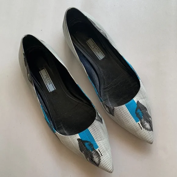 PRADA Graphic-Lips Printed Pointed Toe Ballet Flat White Blue Women’s Size 37.5 - Picture 1 of 13